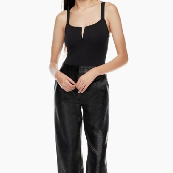 Aritzia Babaton WHITE lowercase v-neck notch bodysuit size XSmall - Picture 5 of 9